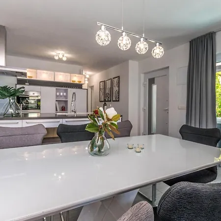Luxurious Home In Biograd Semesterbostad Biograd Na Moru