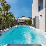 In Biograd With Heated Swimming Pool Weißenburg