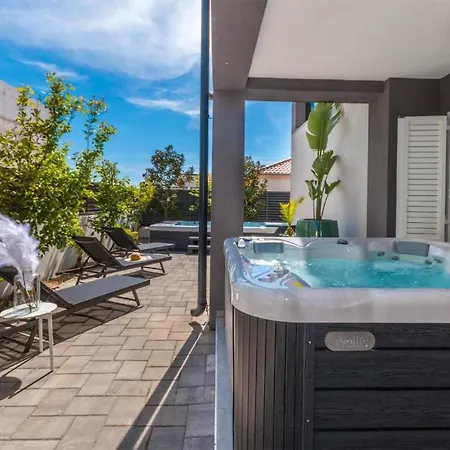 Amazing In Biograd With Kitchen Holiday home *