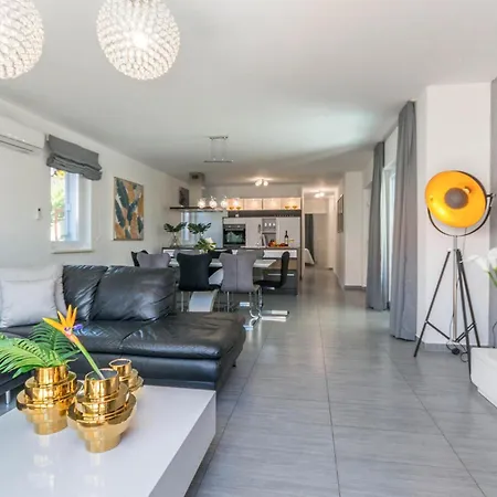 Prázdninový dům Luxurious In Biograd *