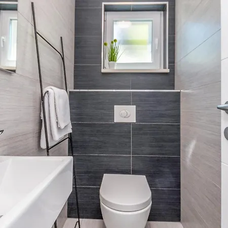 Stunning In Biograd Casa vacanze Biograd Na Moru